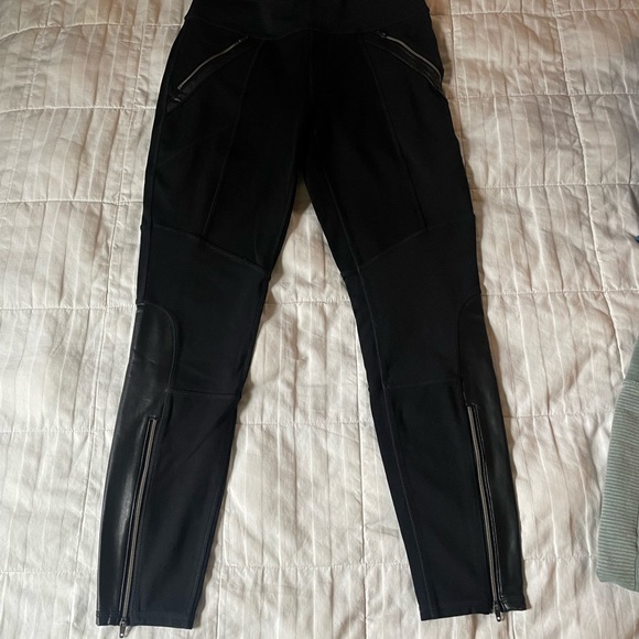 NWOT Athleta black Moto skinny pant with accents Med - Picture 3 of 8